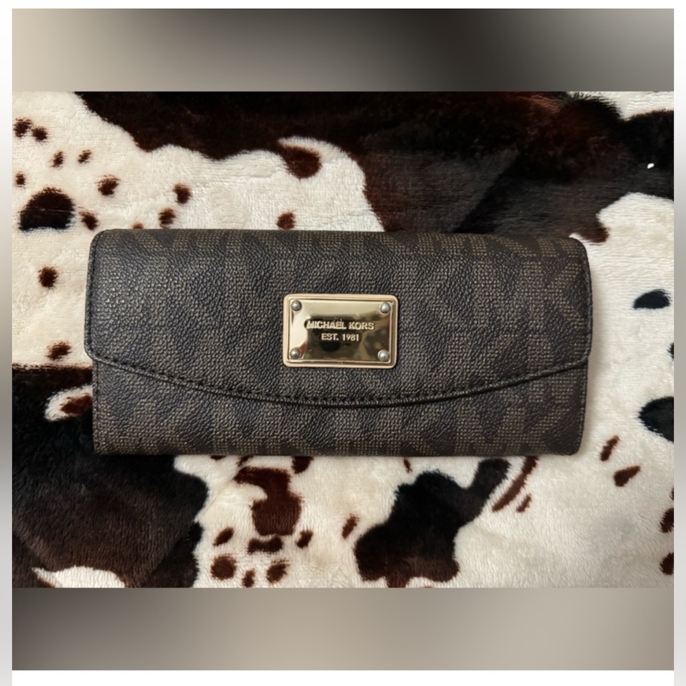 Micheal Kors wallet